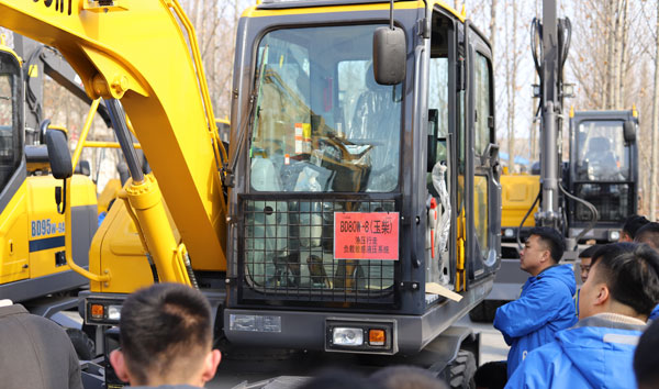 輪胎挖掘機80車型